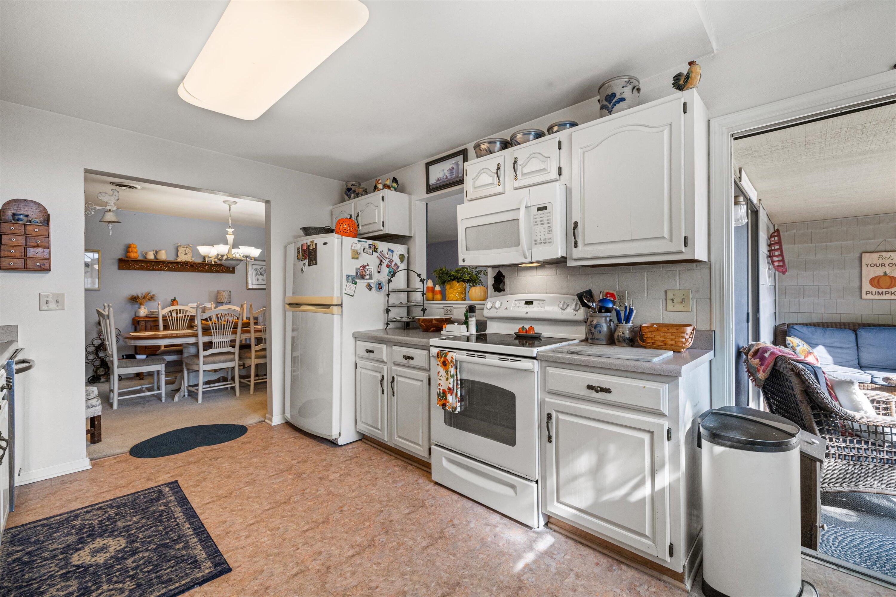 3337 13th Street, Unit 3C Kenosha, WI 53144 - Photo 11 of 35 kitchen