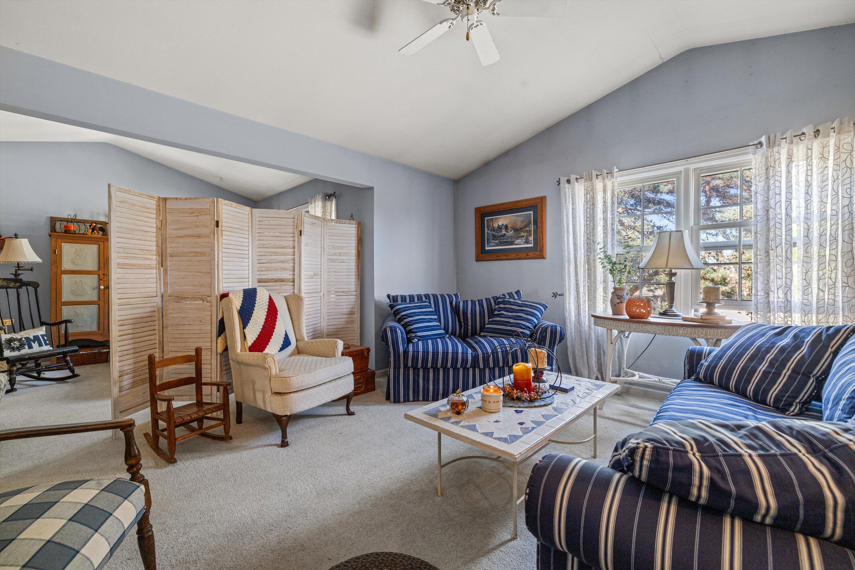 3337 13th Street, Unit 3C Kenosha, WI 53144 - Photo 19 of 35 family room