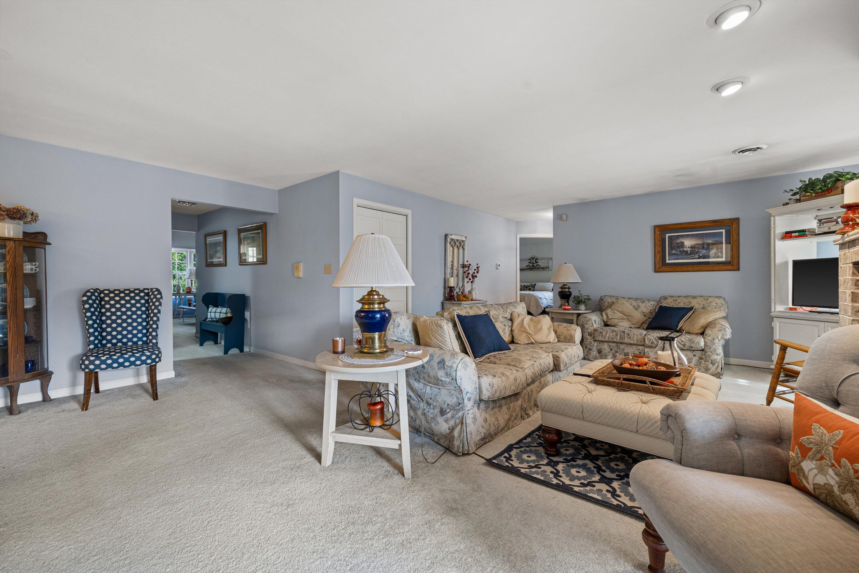 3337 13th Street, Unit 3C Kenosha, WI 53144 - Photo 7 of 35 living room