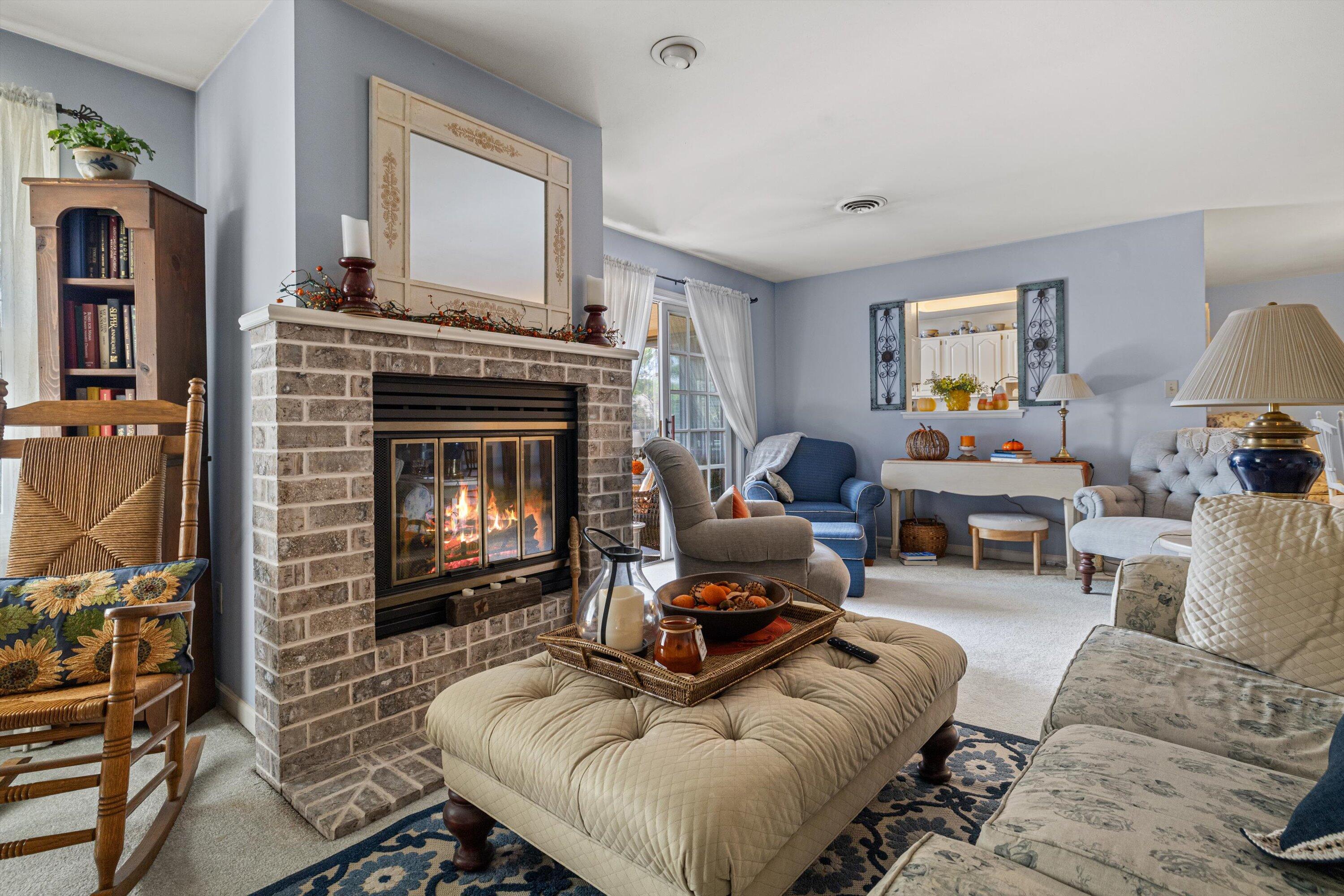 3337 13th Street, Unit 3C Kenosha, WI 53144 - Photo 8 of 35 living room