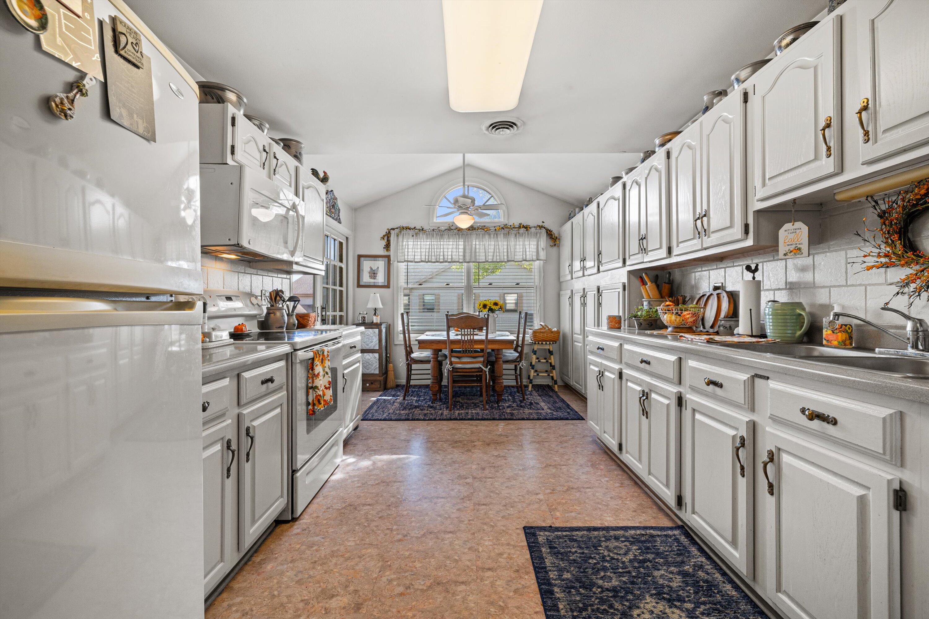 3337 13th Street, Unit 3C Kenosha, WI 53144 - Photo 9 of 35 kitchen
