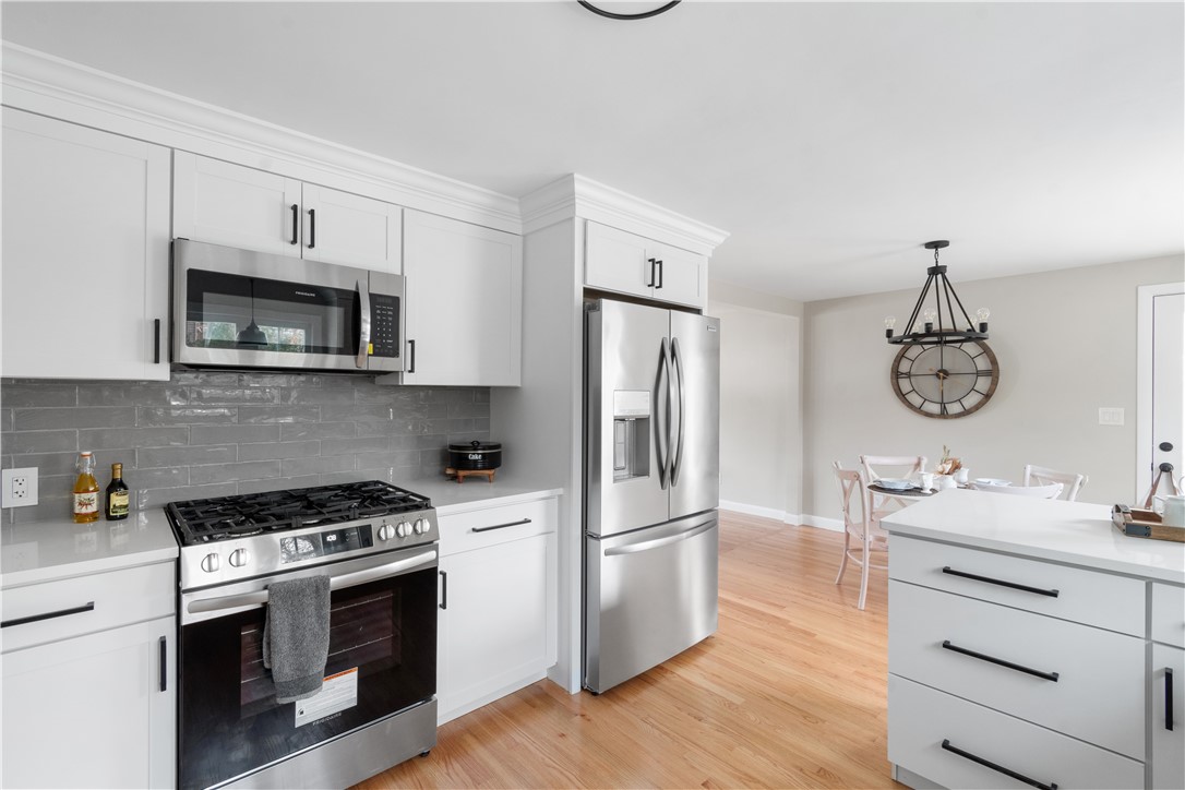 40 Ashwood Circle Warwick, RI 02886 - Photo 2 of 23