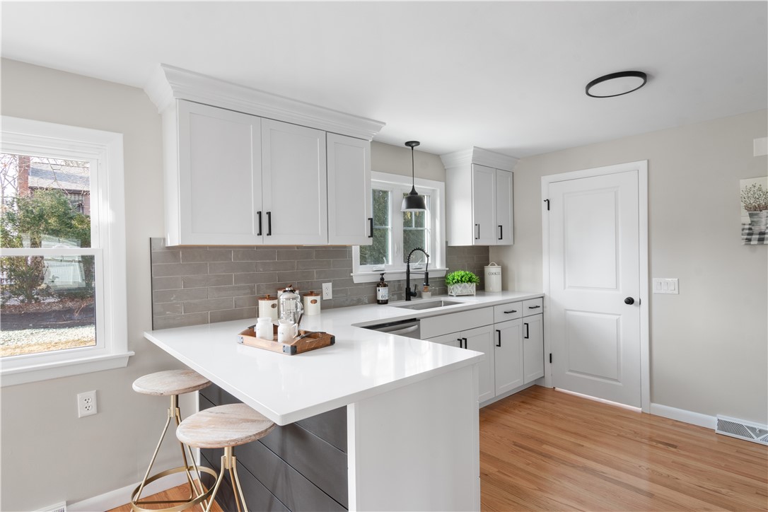 40 Ashwood Circle Warwick, RI 02886 - Photo 3 of 23