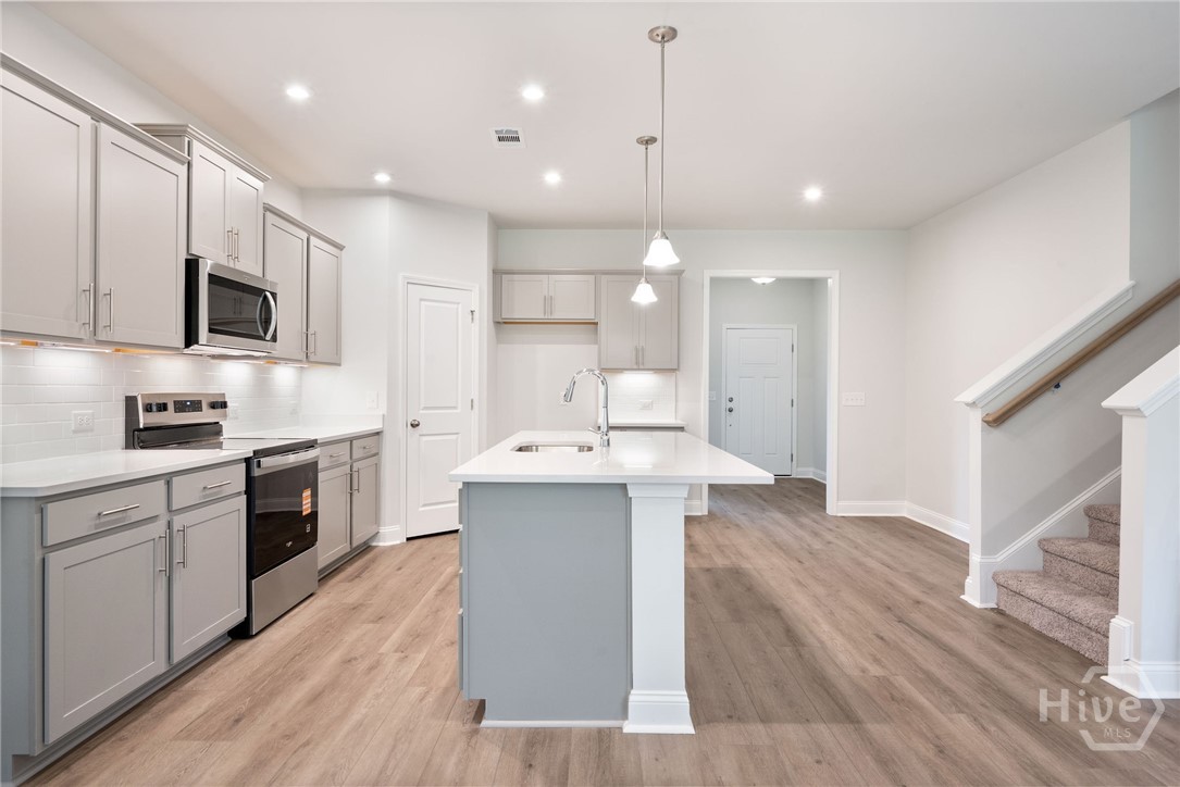 348 MONTEREY Loop Richmond Hill, GA 31324 - Photo 6 of 35