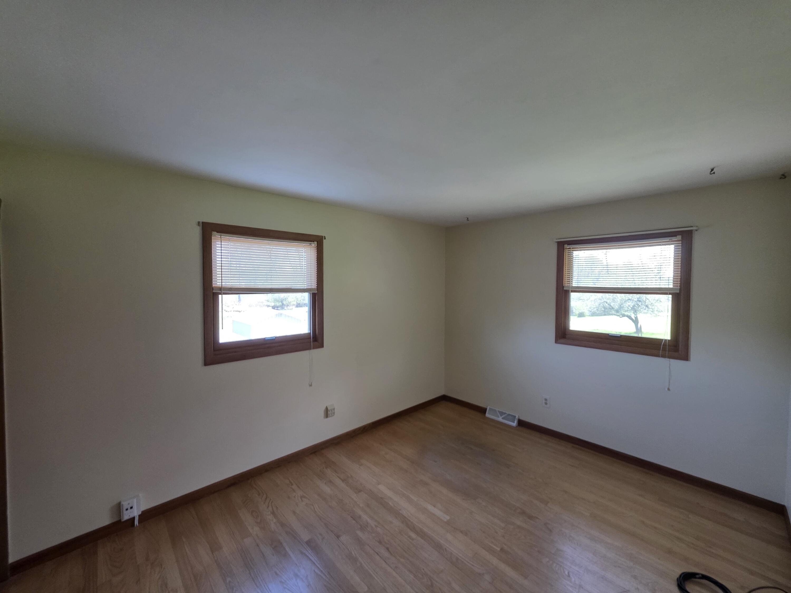 S53W24945 Glendale Road Waukesha, WI 53189 - Photo 13 of 48 13