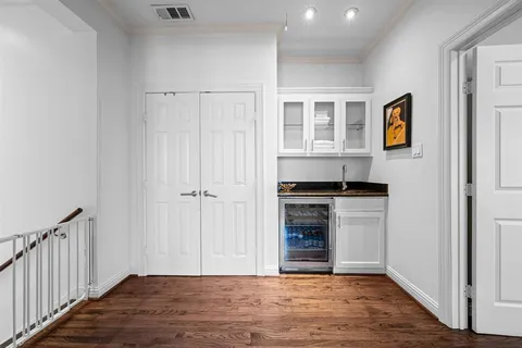 $1,095,000 | 5743 Kenwood Avenue, Dallas, TX 75206