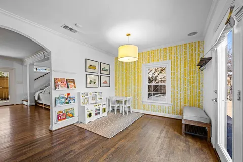 $1,095,000 | 5743 Kenwood Avenue, Dallas, TX 75206