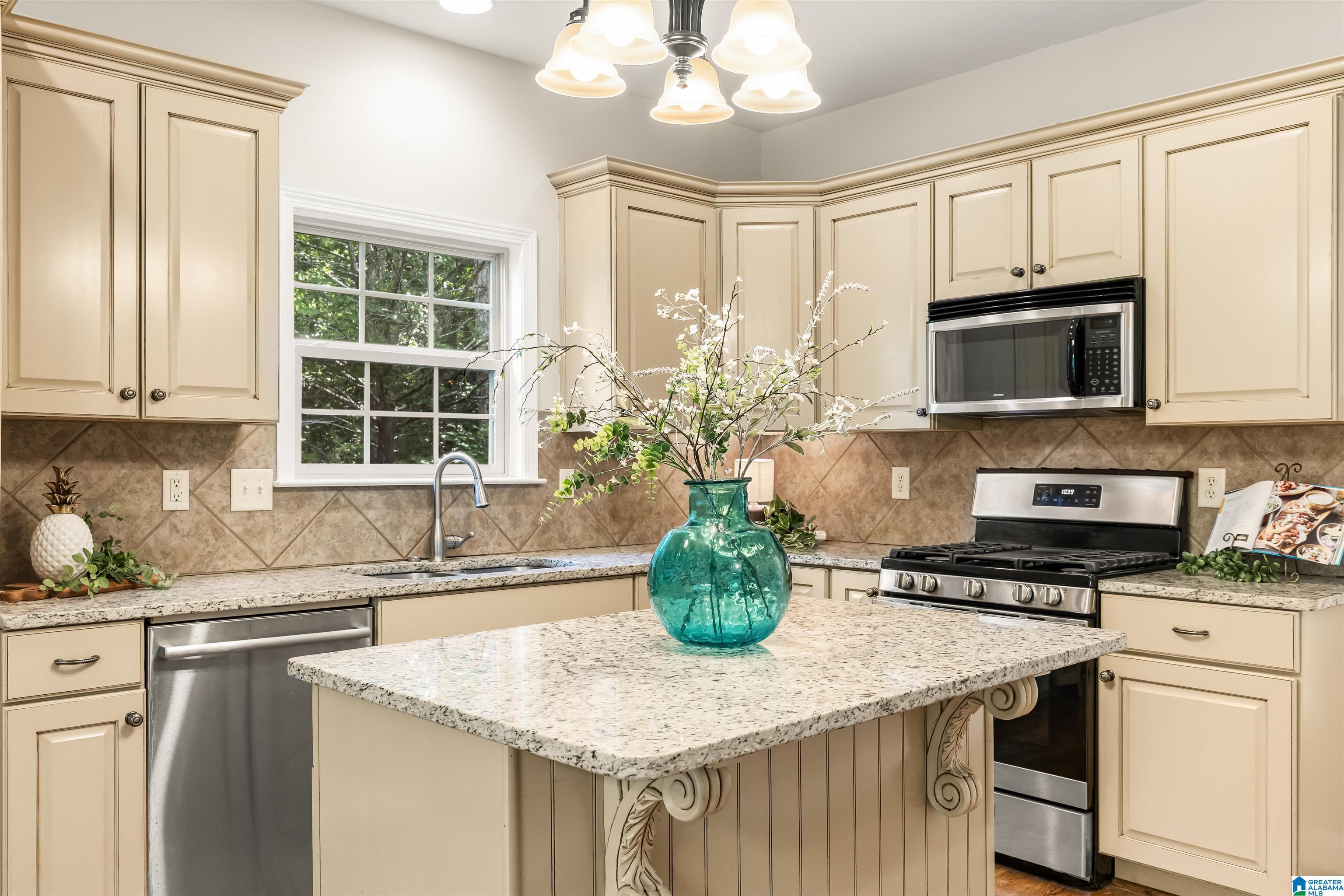 1046 Laurel Lakes Road Helena, AL 35022 - Photo 2 of 51