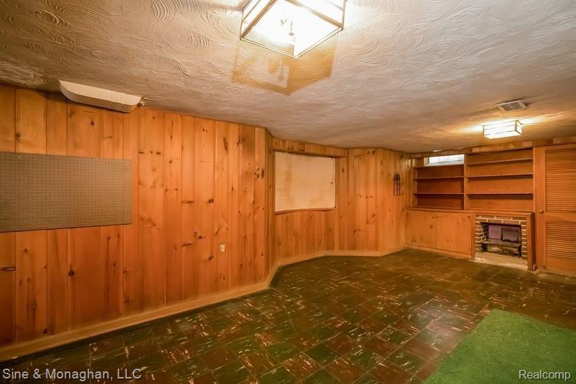 1383 Hawthorne Road Grosse Pointe, MI 48236 - Photo 27 of 40