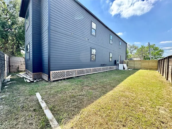 $2,250 | 1002 East 33rd Street, Houston, TX 77022