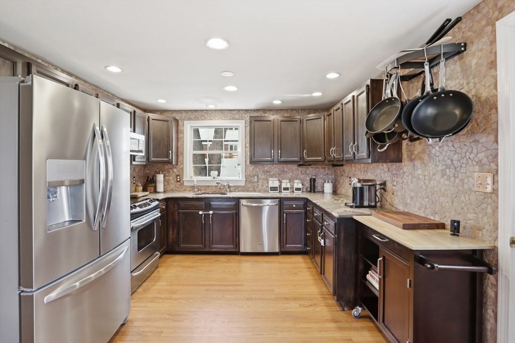 23 Bellmore Road Framingham, MA 01702 - Photo 4 of 37