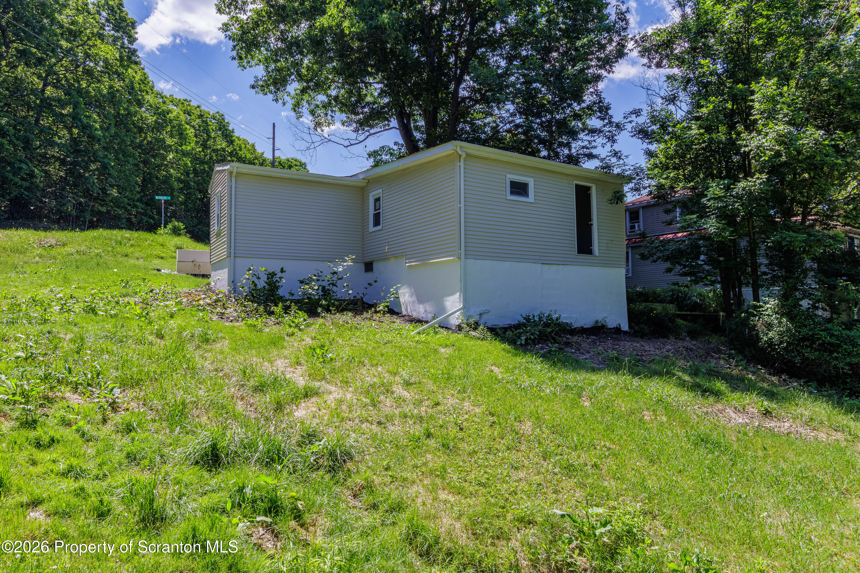 2 Washington Street Dallas, PA 18612 - Photo 4 of 20 davids house _1--20