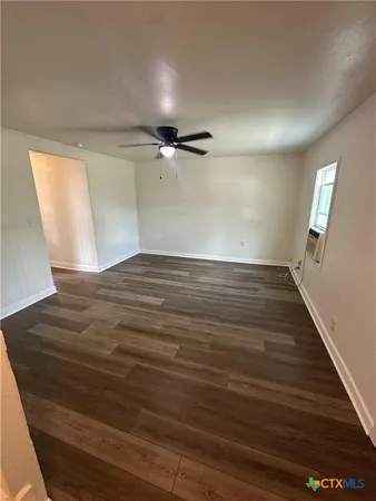 $950 | 1204 East Warren Avenue, Unit 2B, Victoria, TX 77901