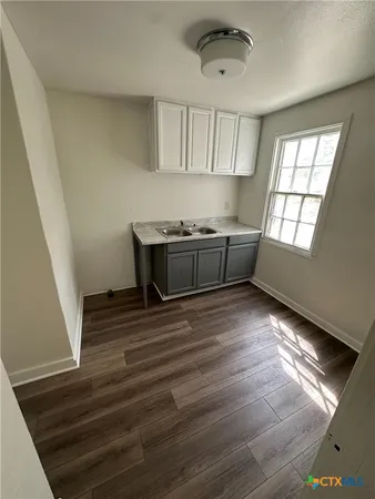 $950 | 1204 East Warren Avenue, Unit 2B, Victoria, TX 77901