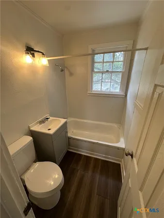 $950 | 1204 East Warren Avenue, Unit 2B, Victoria, TX 77901