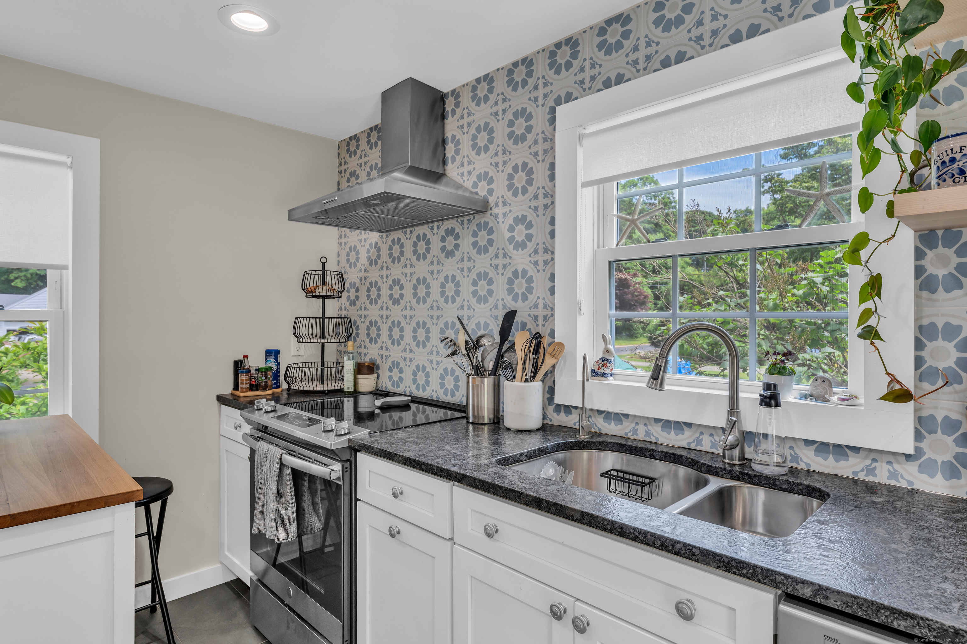 140 Dunk Rock Road Guilford, CT 06437 - Photo 6 of 37
