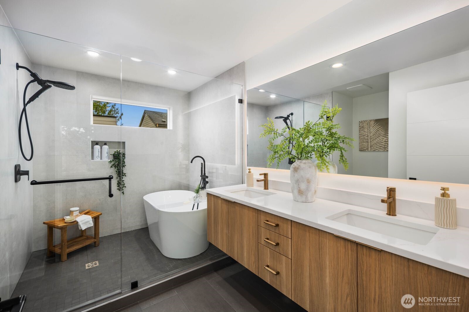 937 North 87th Street, Unit A Seattle, WA 98103 - Photo 16 of 34