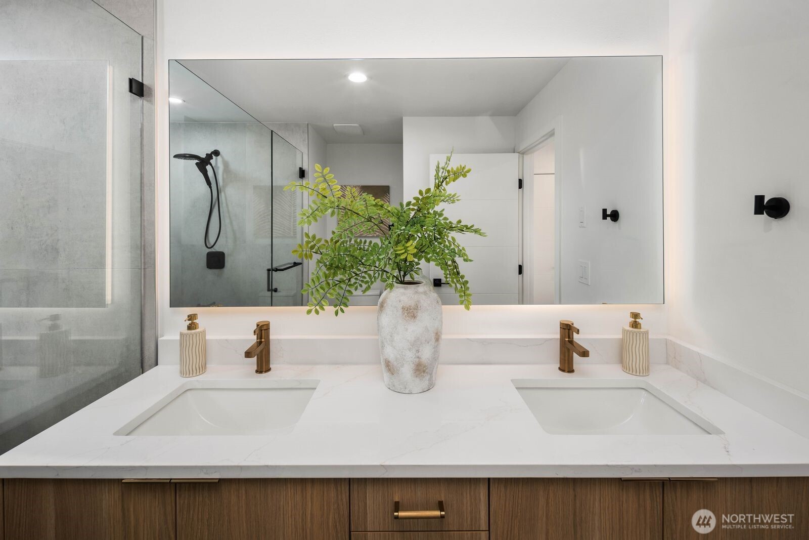 937 North 87th Street, Unit A Seattle, WA 98103 - Photo 17 of 34