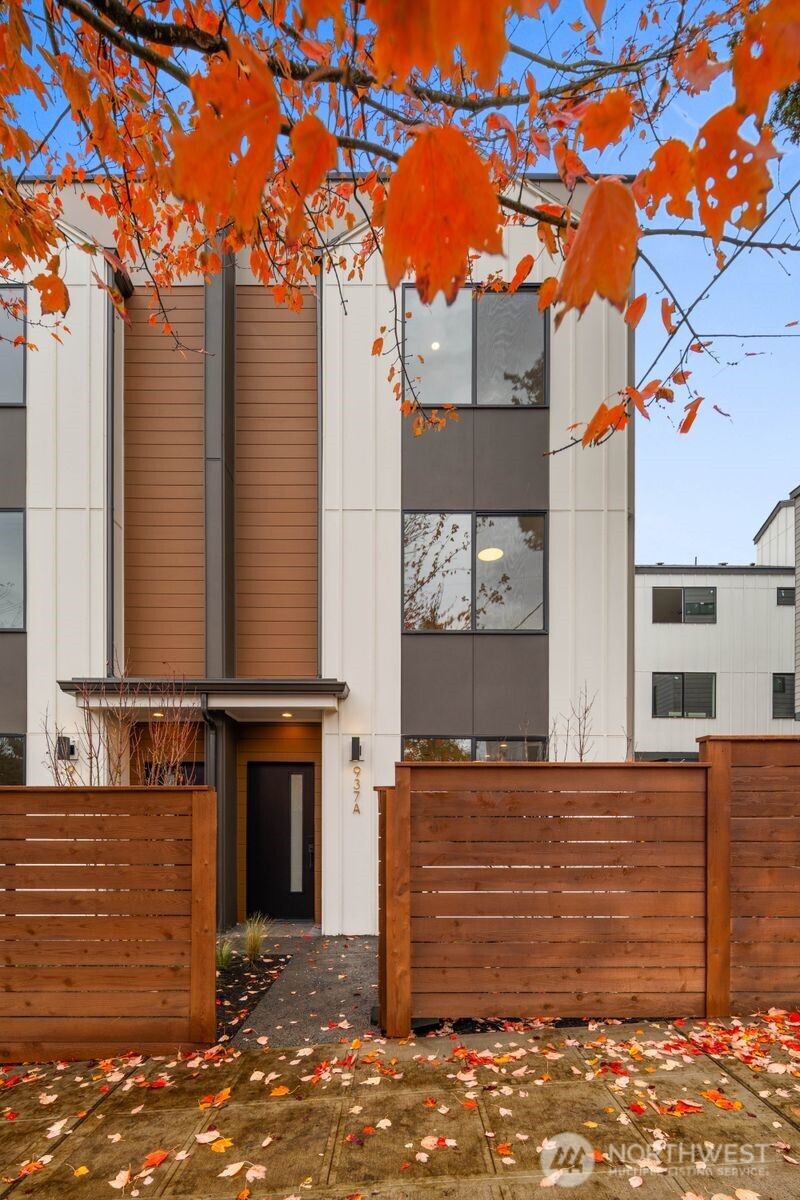 937 North 87th Street, Unit A Seattle, WA 98103 - Photo 25 of 34