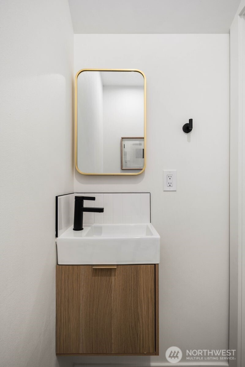 937 North 87th Street, Unit A Seattle, WA 98103 - Photo 10 of 34