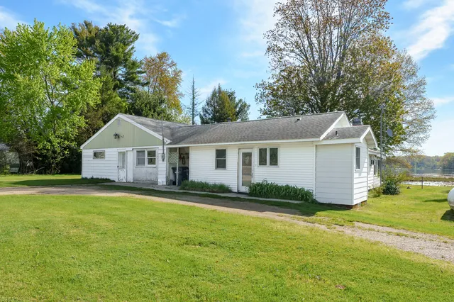 $315,000 | 11131 County Road 215, Grand Junction, MI 49056