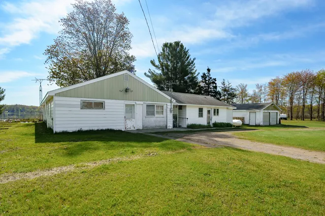$315,000 | 11131 County Road 215, Grand Junction, MI 49056