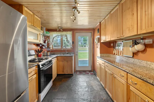 $315,000 | 11131 County Road 215, Grand Junction, MI 49056