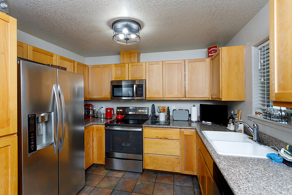 450 Midway Road, Unit 23 Medford, OR 97501 - Photo 7 of 28 Midway-16 copy