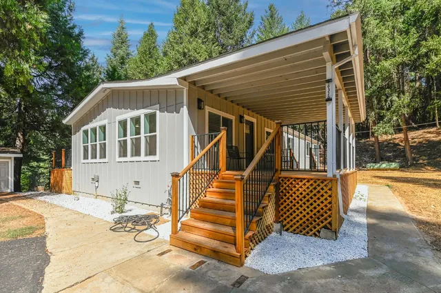 a view of a house with backyard and sitting area