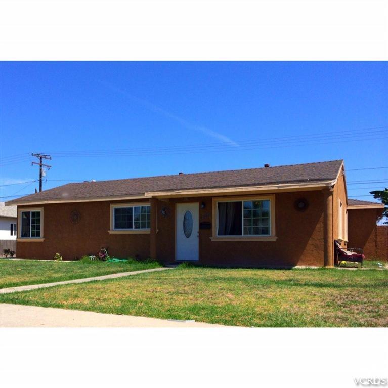 3354 Sycamore Street Oxnard, CA 93033 - Photo 2 of 7 a front view of house with a garden