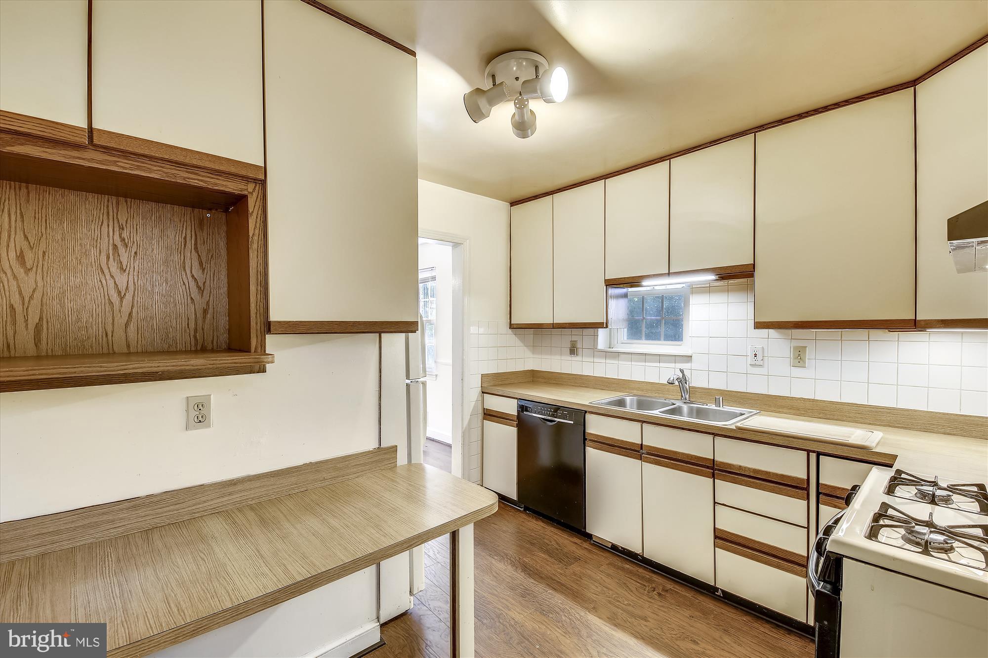 11612 Grandview Avenue Silver Spring, MD 20902 - Photo 12 of 29 Kitchen