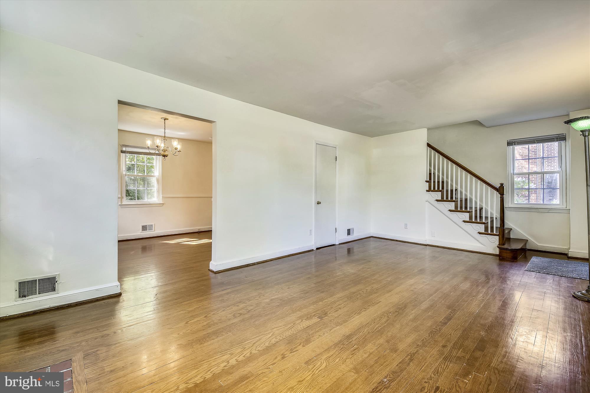 11612 Grandview Avenue Silver Spring, MD 20902 - Photo 7 of 29 Living Room