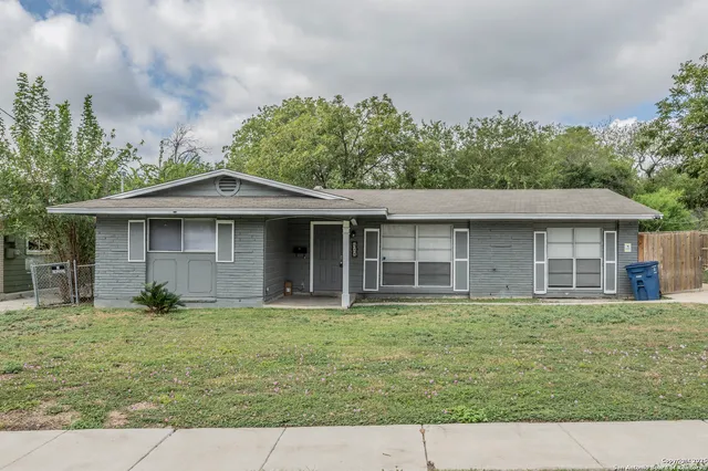 $1,800 | 411 Laddie Place, San Antonio, TX 78201