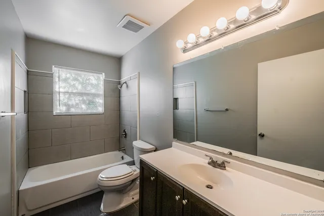 $1,800 | 411 Laddie Place, San Antonio, TX 78201