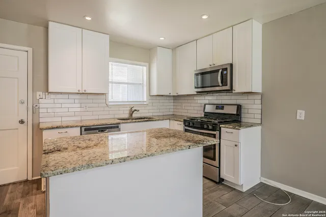 $1,800 | 411 Laddie Place, San Antonio, TX 78201