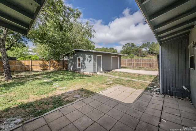 $1,800 | 411 Laddie Place, San Antonio, TX 78201