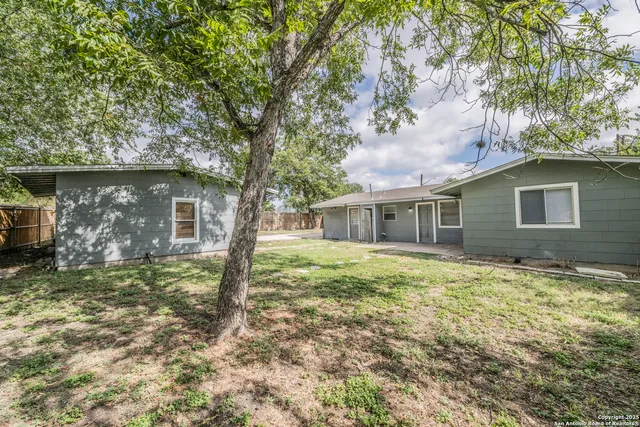 $1,800 | 411 Laddie Place, San Antonio, TX 78201