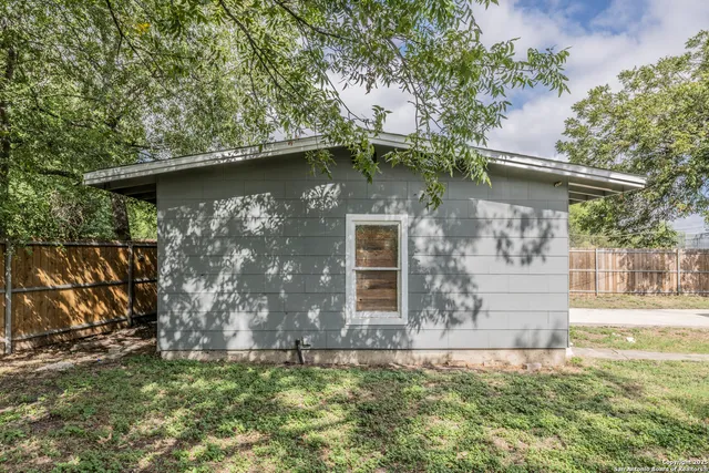 $1,800 | 411 Laddie Place, San Antonio, TX 78201