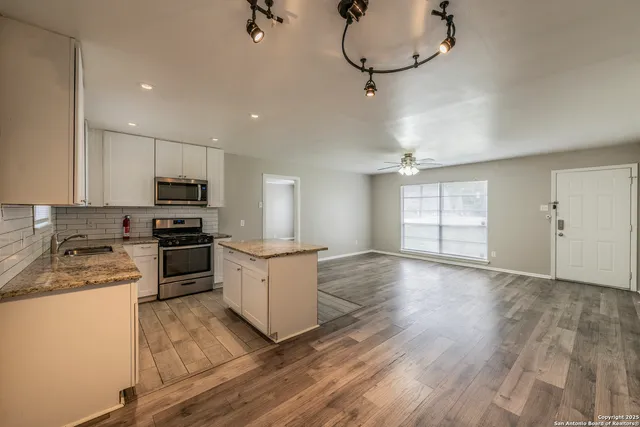 $1,800 | 411 Laddie Place, San Antonio, TX 78201