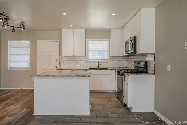 $1,800 | 411 Laddie Place, San Antonio, TX 78201