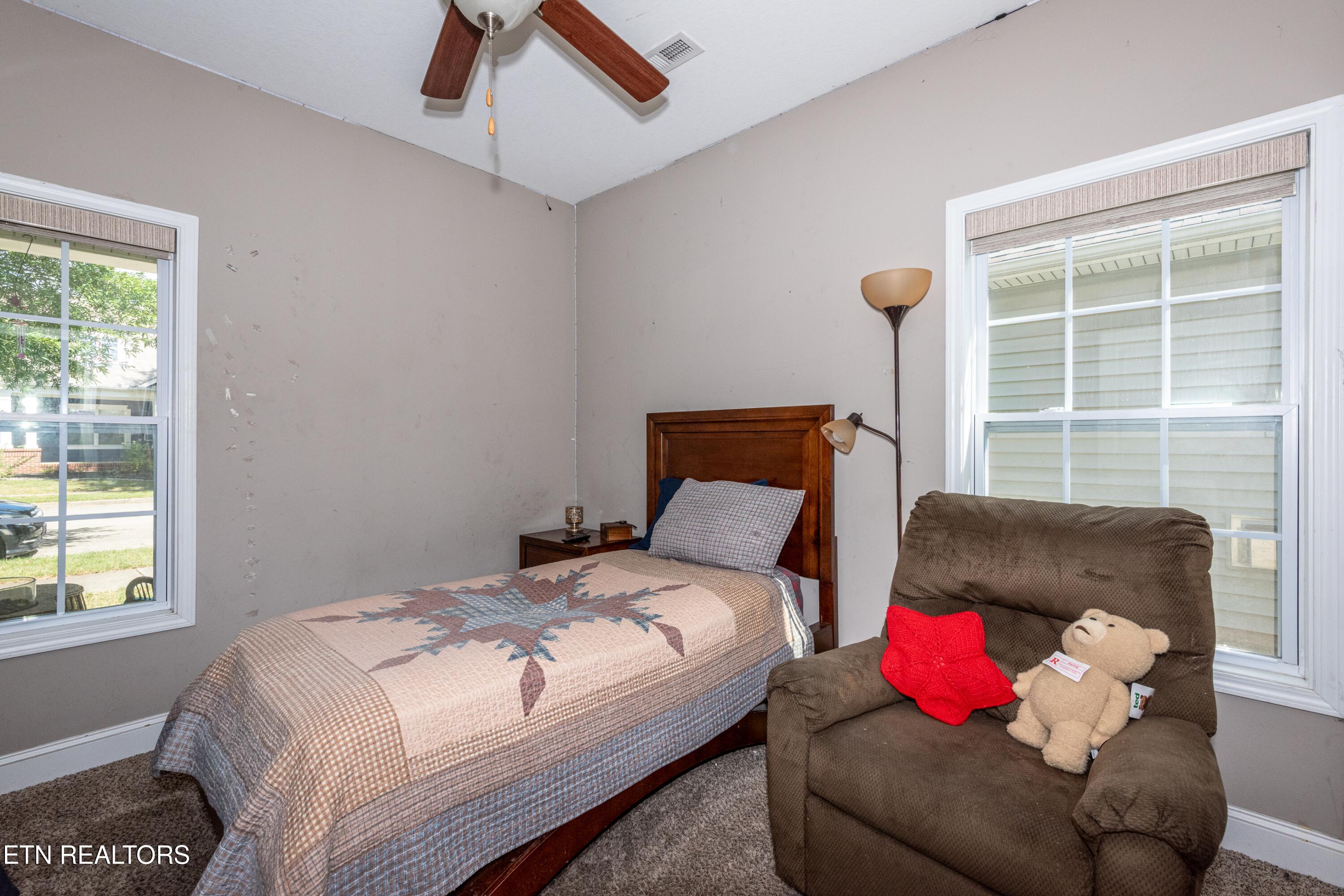 117 Fortenberry Street Oak Ridge, TN 37830 - Photo 15 of 19 Bedroom 2