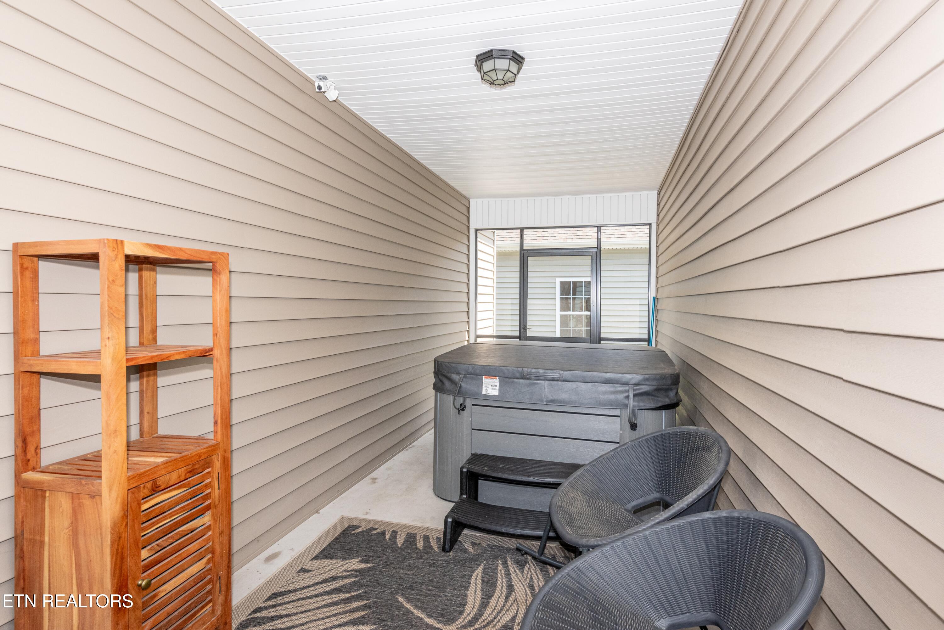 117 Fortenberry Street Oak Ridge, TN 37830 - Photo 18 of 19 Hot tub Porch