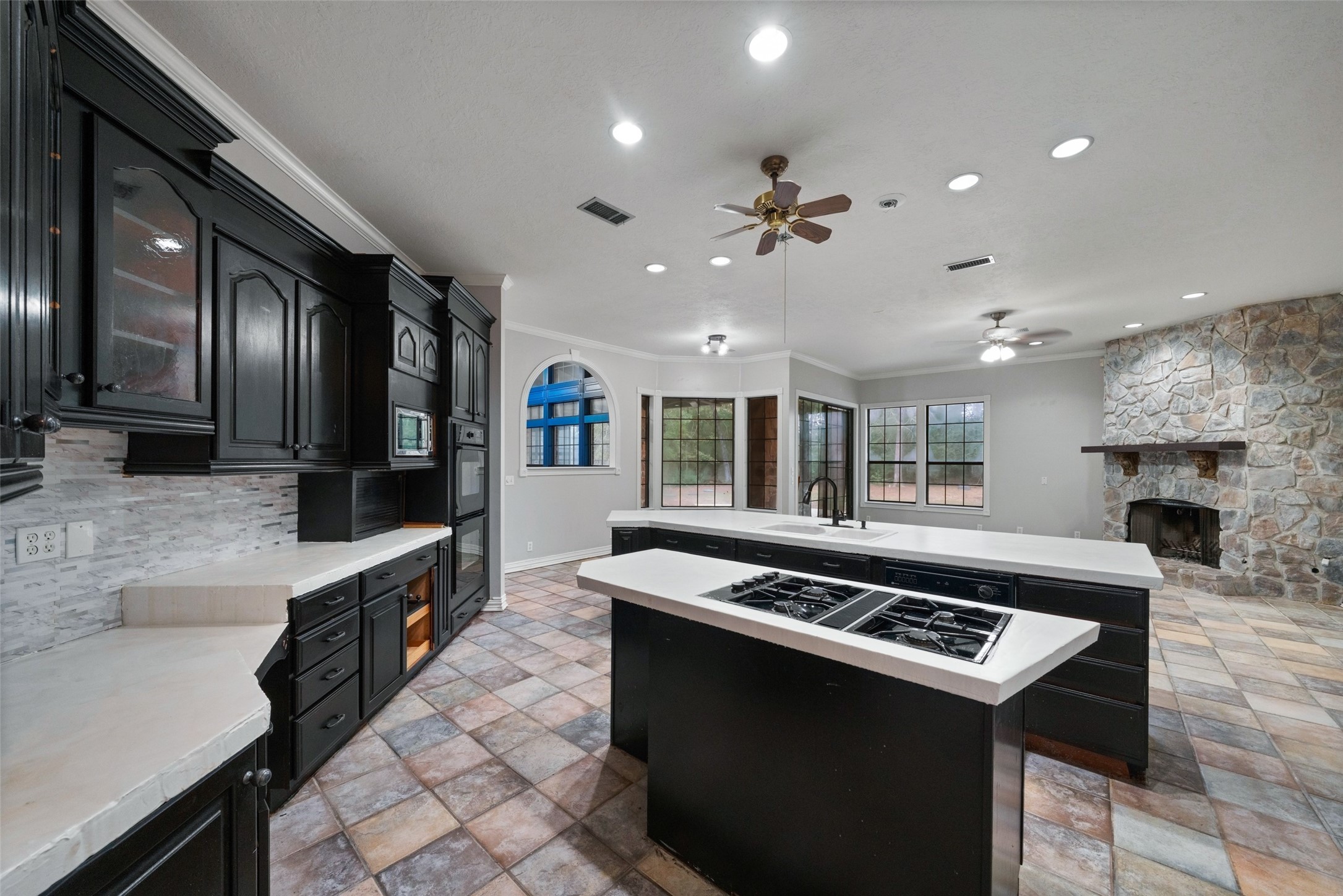 10331 Happy Trail Conroe, TX 77384 - Photo 15 of 42 Gallery Image 15