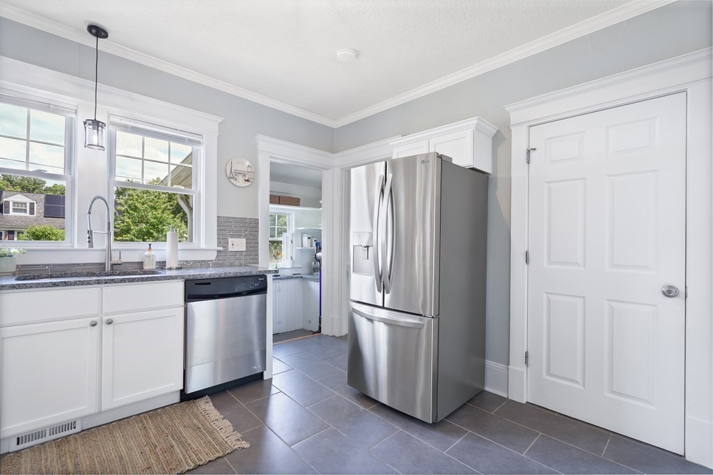 121 Meadow Road Longmeadow, MA 01106 - Photo 17 of 40 Gallery Image 17