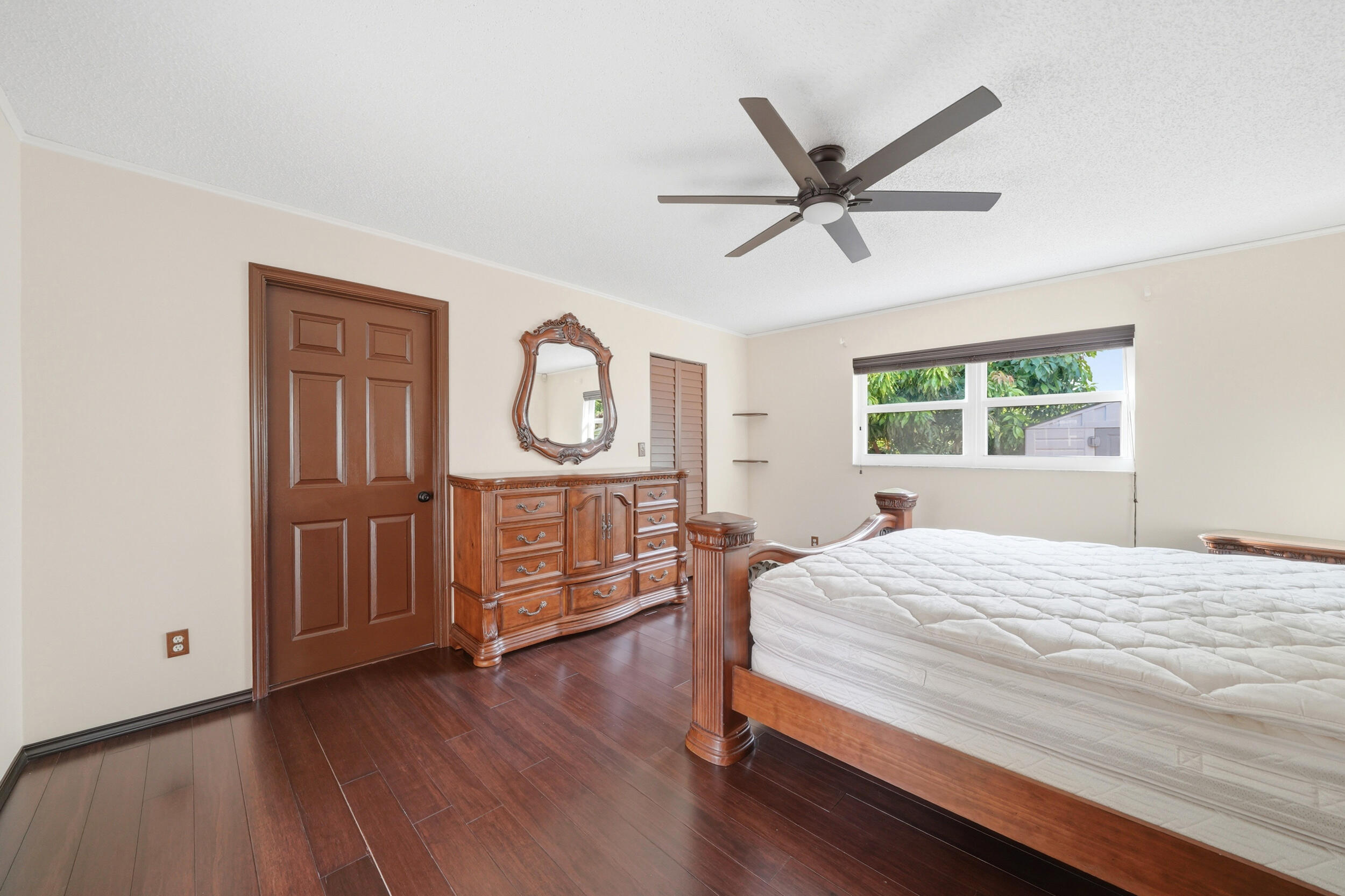 5787 Southwest 57th Way Davie, FL 33314 - Photo 19 of 40 124