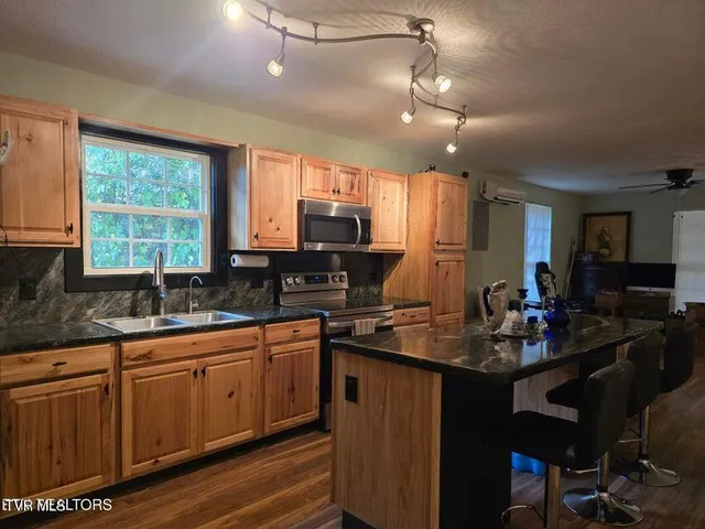 $239,500 | 4060 Tazewell Highway, Sneedville, TN 37869