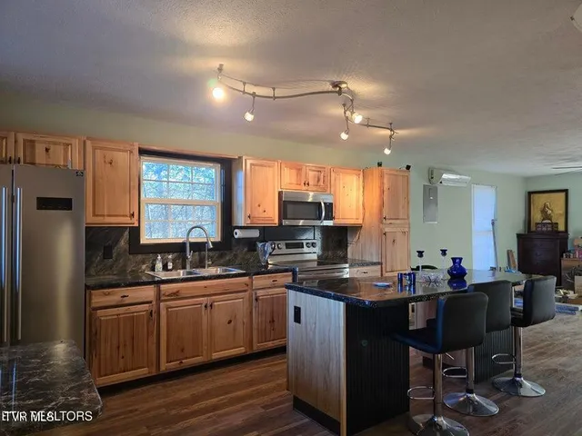 $239,500 | 4060 Tazewell Highway, Sneedville, TN 37869