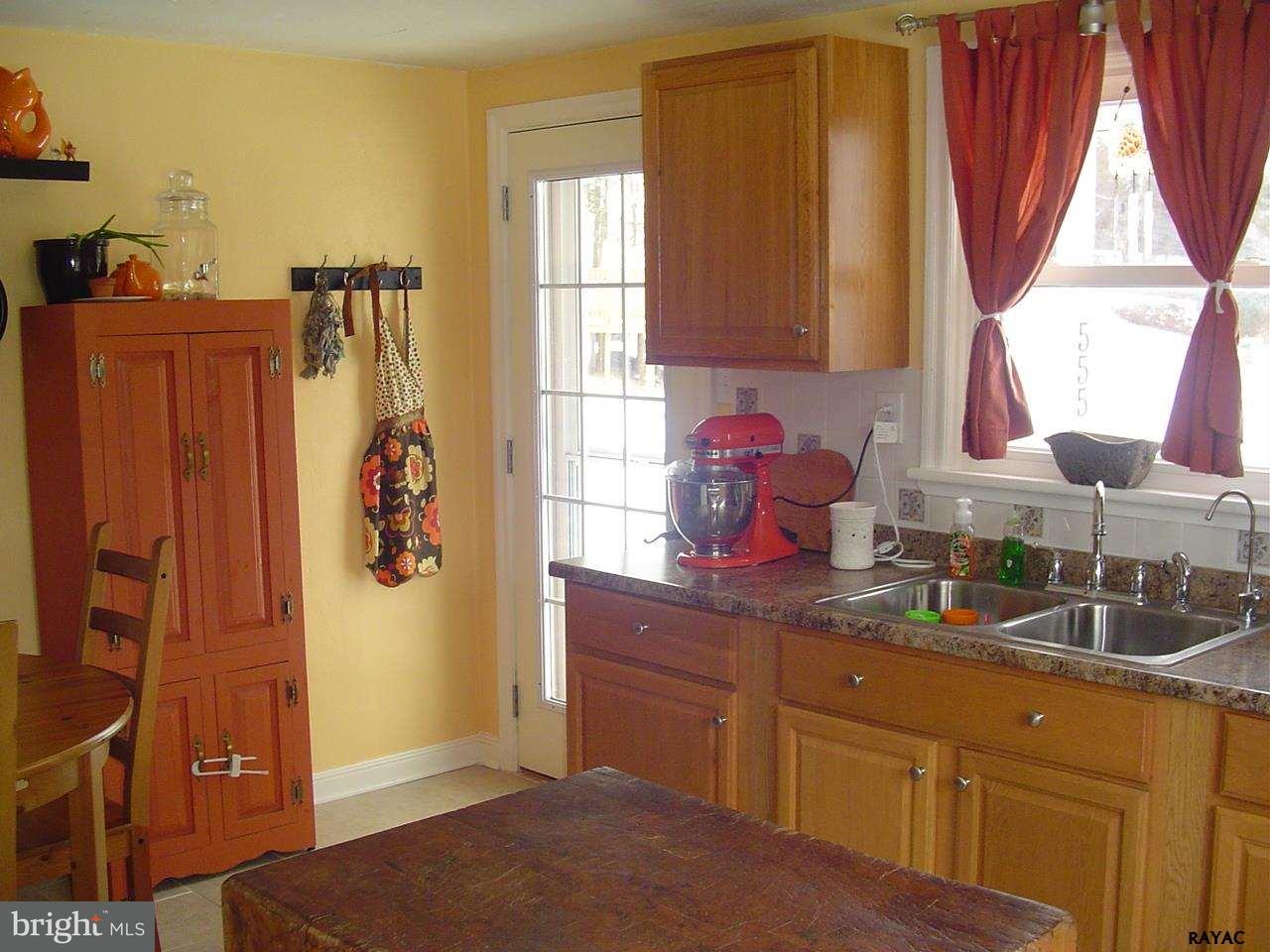 555 Boxwood Road Red Lion, PA 17356 - Photo 3 of 26 Gallery Image 3