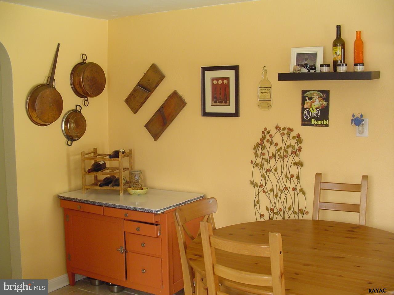 555 Boxwood Road Red Lion, PA 17356 - Photo 4 of 26 Gallery Image 4