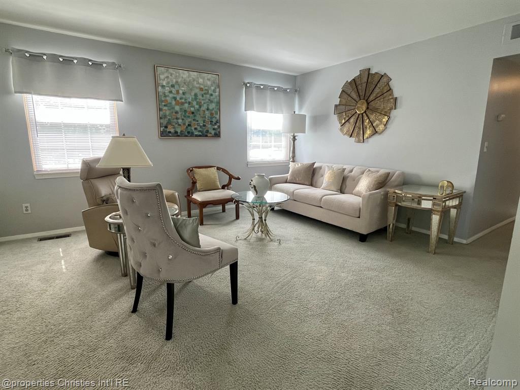 23672 North Rockledge Novi, MI 48375 - Photo 4 of 22
